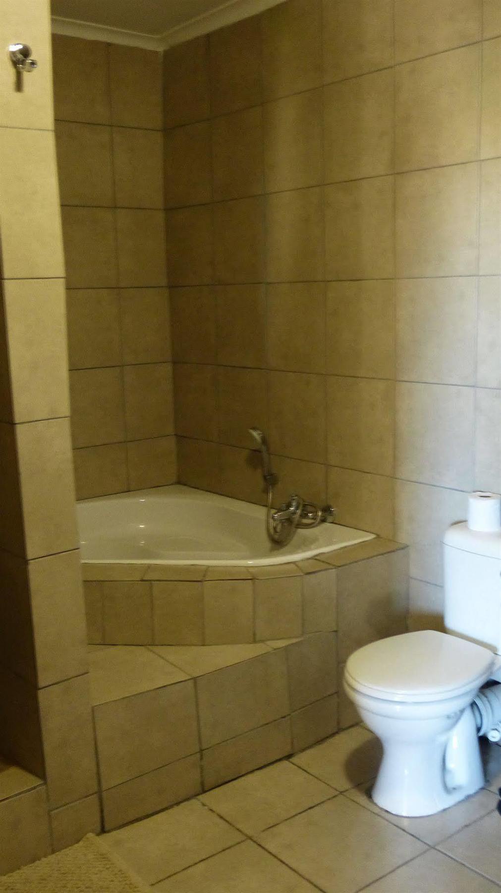 African Sands Guesthouse Load Shedding Free Bloemfontein Ngoại thất bức ảnh