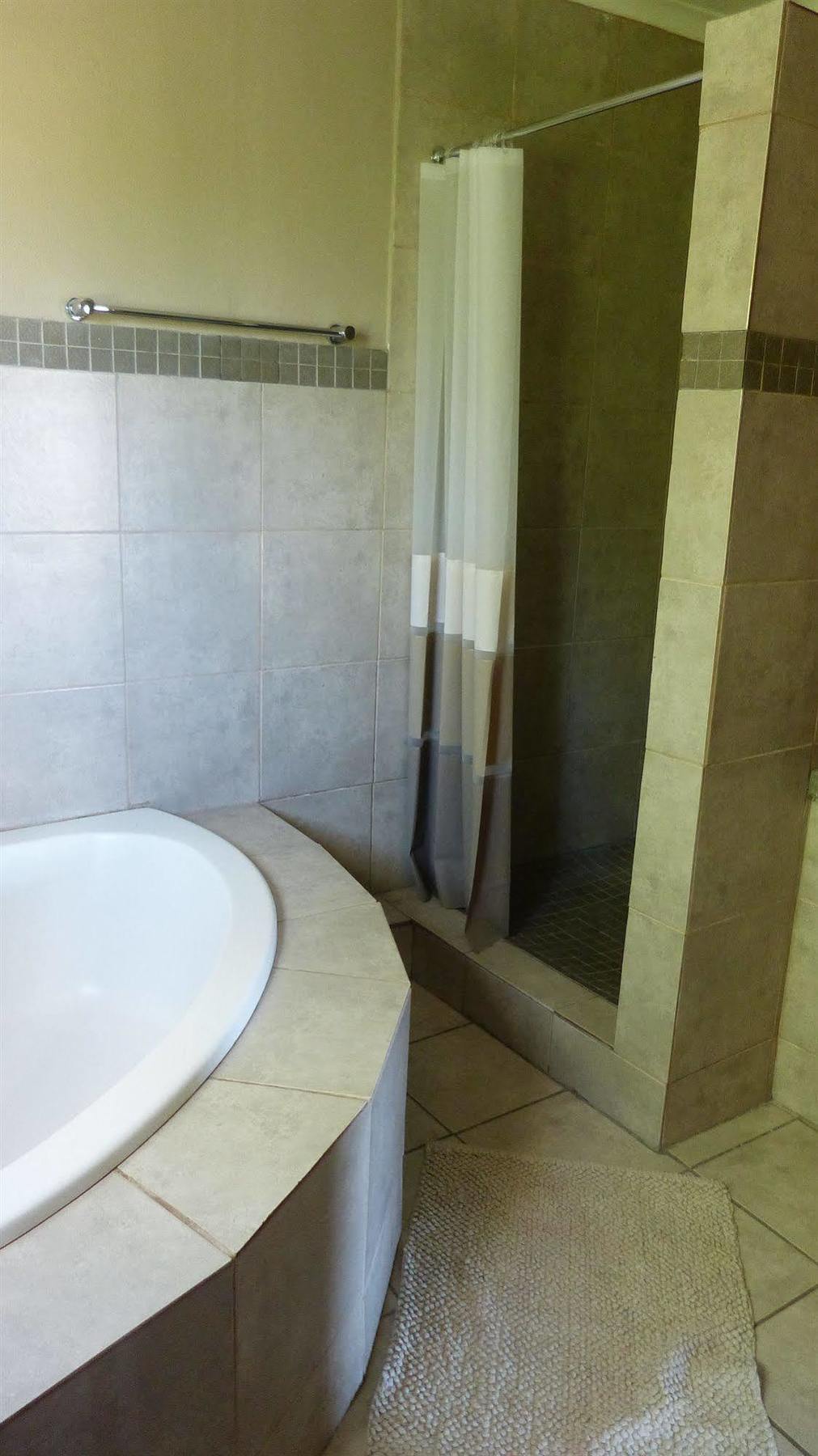 African Sands Guesthouse Load Shedding Free Bloemfontein Ngoại thất bức ảnh