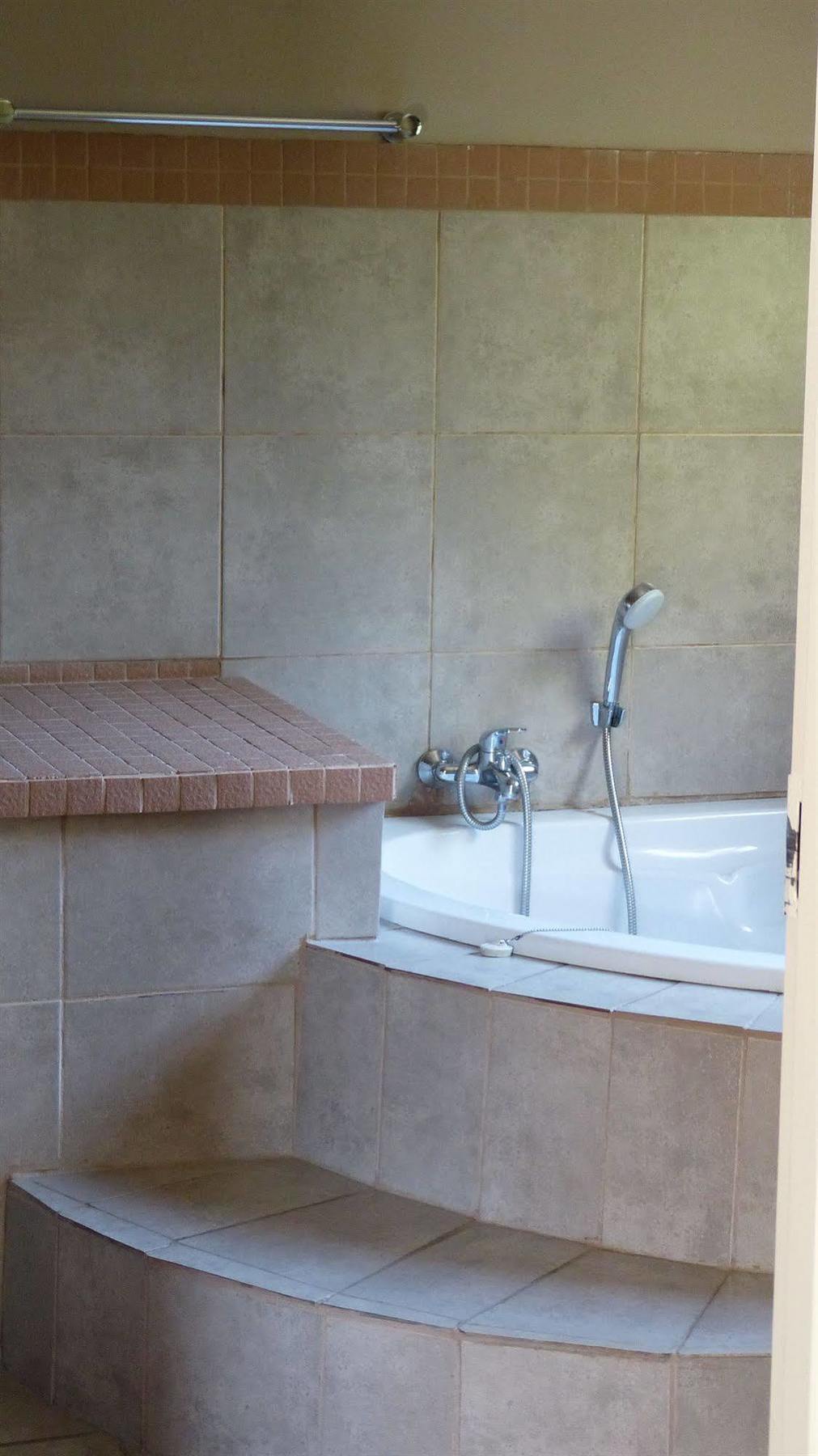 African Sands Guesthouse Load Shedding Free Bloemfontein Ngoại thất bức ảnh