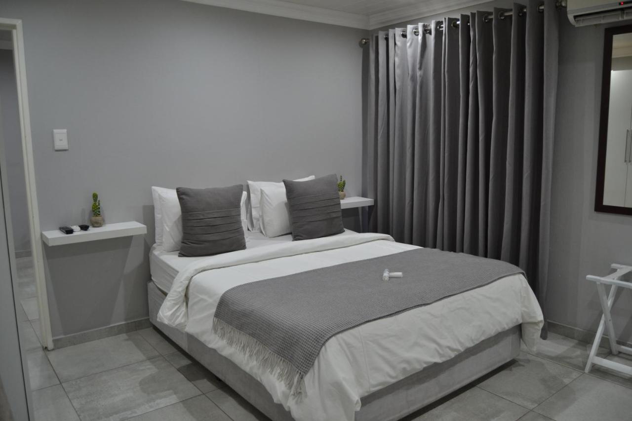 African Sands Guesthouse Load Shedding Free Bloemfontein Ngoại thất bức ảnh