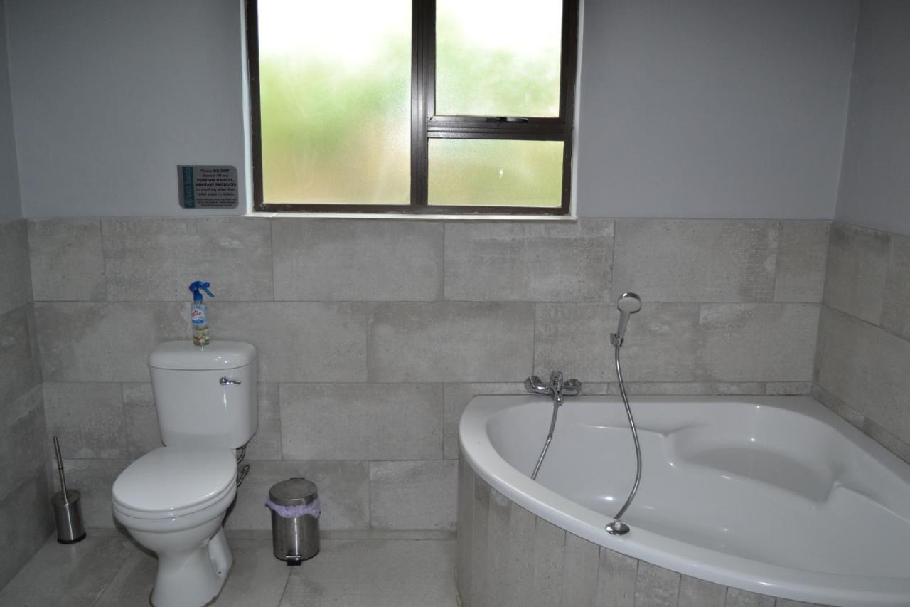 African Sands Guesthouse Load Shedding Free Bloemfontein Ngoại thất bức ảnh