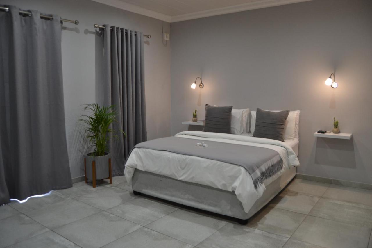 African Sands Guesthouse Load Shedding Free Bloemfontein Ngoại thất bức ảnh